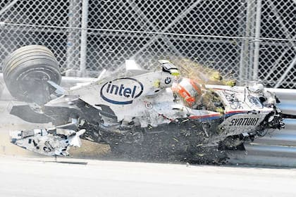 El polaco Rubert Kubica (Williams) se accidentó contra las protecciones del circuito de Montreal en 2007: la fuerza del impacto fue de 75G.