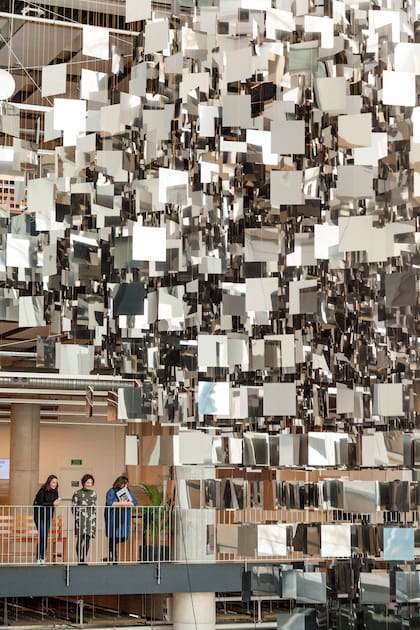 "Kuboa" mide 11 metros de diámetro, está formado por 2600 piezas y pesa una tonelada