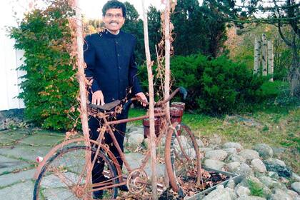 Kumar conserva la bicicleta que usó para recorrer 10 mil kilómetros en búsqueda de Charlotte