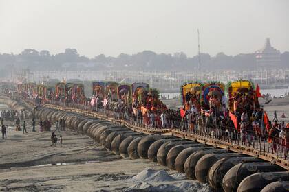 Los santos de Sri Panchayati Bada Udasin regresan a su campamento