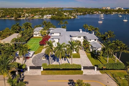 Kun Agüero, Miami. Exteriores