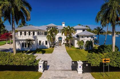 Kun Agüero, Miami. Exteriores. La entrada a su nuevo hogar.