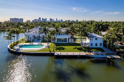 Kun Agüero, Miami. Exteriores. Vista áerea. Sobre la derecha se observa claramente la casa de invitados