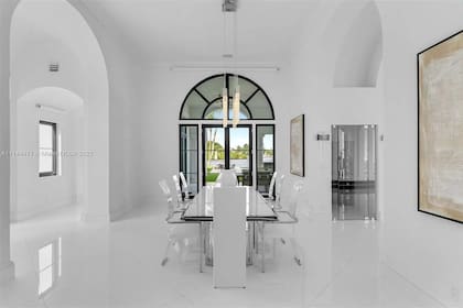 Kun Agüero, Miami. Interiores. Comedor principal