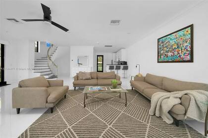 Kun Agüero, Miami. Interiores. Living y barra en la casa de invitados
