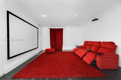 Kun Agüero, Miami. Interiores. Sala de cine