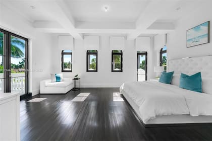 Kun Agüero, Miami. Interiores. Suite Principal, en el primer piso, con salida a una gran terraza