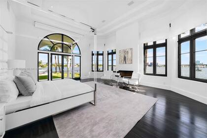Kun Agüero, Miami. Interiores. Una de las suites para invitados