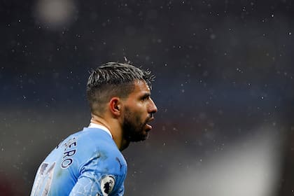 Agüero sigue sumando minutos en el Manchester City, que apunta a un nuevo título en la Premier League