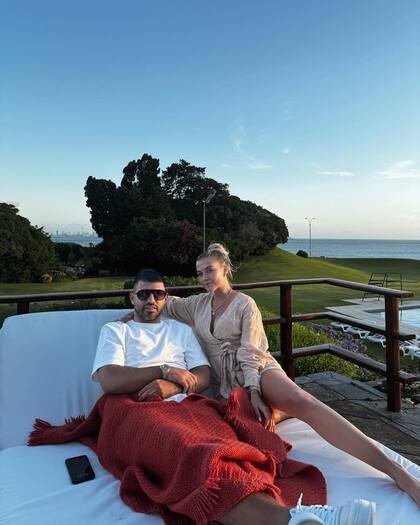 Kun Agüero y Sofía Calzetti disfrutan de su amor en Punta del Este (Foto: Instagram @soficalzetti)