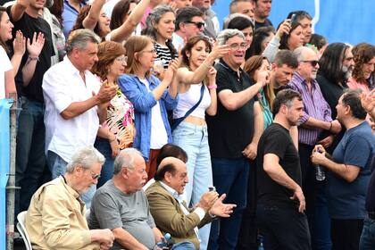 Kunkel, Cuto Moreno y Mussi, sentados en el escenario