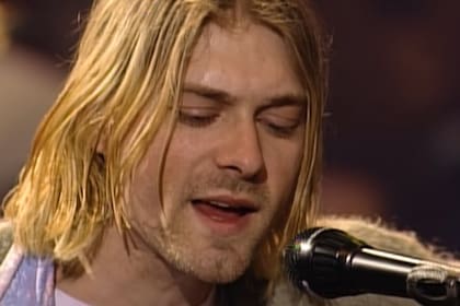 Kurt Cobain en el histórico MTV Unplugged de Nirvana, una de las mejores performances del formato televisivo