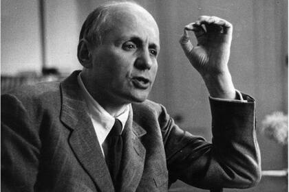 Kurt Hahn es elogiado como un destacado educador en Reino Unido y otros países