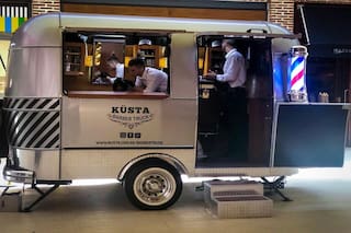 Idea millonaria. Creó un negocio pionero cortando el pelo en carritos