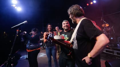 Kusturica sopla las velitas en el escenario mendocino: el cineasta cumplió 62 años