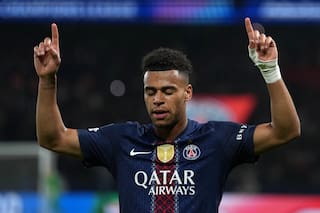 Kvaratskhelia vuelve a marcar y PSG abruma 2-0 a Liverpool en la Champions