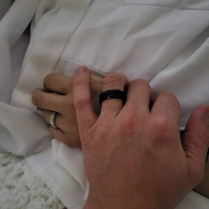 Kyle Adcock y Amy Drouillard se casaron en una ceremonia en el hospital