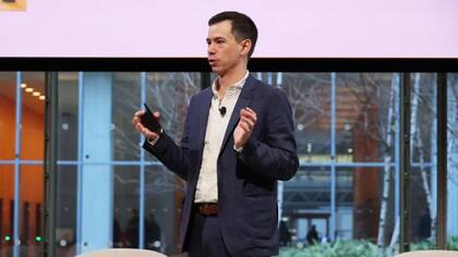 Kyle Chayka es autor del libro: "El mundo filtrado: cómo los algoritmos han aplanado la cultura"