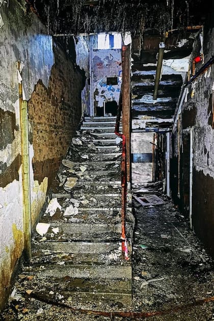 Kyle, el explorador urbano que recorrió el orfanato Balrossie, aseguró que las escaleras a las que se subió estaban a punto de desmoronarse