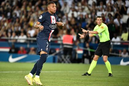 Kylian Mbappé erró un penal contra Montpellier; quiso patear el segundo y Neymar no lo dejó