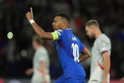 Kylian Mbappé, estrella de la selección de Francia, que se enfrentará con Azerbaiyán en el camino al Mundial Canadá-Estados Unidos-México 2026.