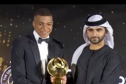 Kylian Mbappé fue reconocido como Mejor Jugador de 2021 en la doceava edición de los Globe Soccer Awards.