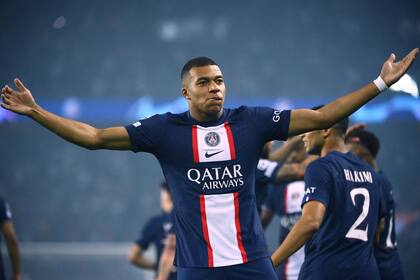 Kylian Mbappé lleva siete goles en cinco partidos en la Ligue 1, como Neymar