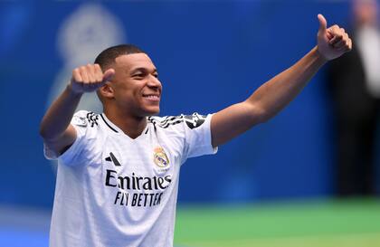 Kylian Mbappé tendrá su estreno oficial en Real Madrid y puede obtener su primer trofeo: jugará la final por la Supercopa europea, frente a Atalanta.