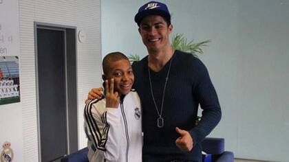 Kylian Mbappé y su ídolo Cristiano Ronaldo