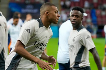 Kylian Mbappé ya tuvo varios entrenamientos con Real Madrid y sería titular este miércoles