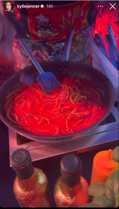 Kylie Jenner grabó cómo el chef servía los platos de pasta