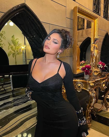 Kylie Jenner utiliza vestido de Dolce & Gabbana