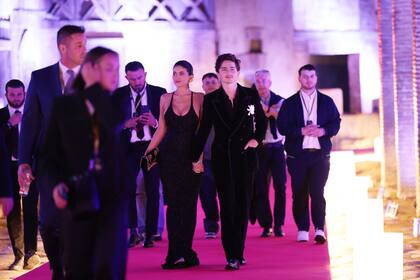 Kylie Jenner y Timothée Chalamet fueron la sorpresa de la noche al aparecer juntos y de la mano en la alfombra roja