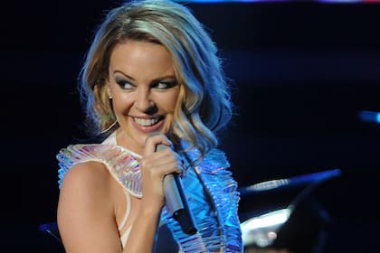 Kylie Minogue, que en 2005 recibió un diagnóstico de cáncer de mama estando en plena gira dijo que la enfermedad la apasionó aún más por todas las personas y cosas que ama