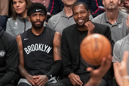 Kyrie Irving y Kevin Durant abandonaron Brooklyn Nets en busca de nuevos rumbos y con el sueño de volver a ser campeones de la NBA
