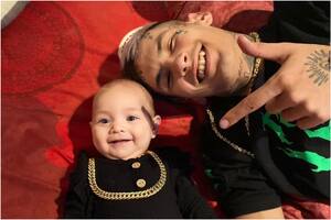 L-Gante fue criticado por los juguetes que le deja usar a su hija Jamaica