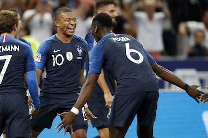 (L-R) Antoine Griezmann of France, Kylian Mbappe of France, Paul Pogba of France during the UEFA Nations League A group 1 qualifying match between France and The Netherlands on September 09, 2018 at Stade de France in Saint Denis,  France(Photo by VI Images via Getty Images)