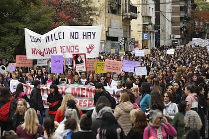 La 11° Marcha Ni Una Menos de Plaza 25 de Mayo hacia la Plaza San Martín, en Rosario