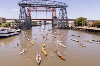 Vuelve la navegabilidad al Riachuelo con la remada solidaria