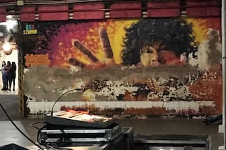 Viaje al interior del mítico baile de la Mona Jiménez