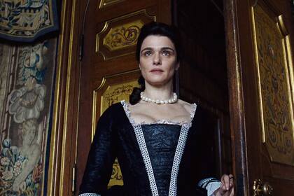 Rachel Weisz es la duquesa de Marlborough, amiga de la reina desde la infancia y su mano derecha en el poder