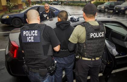 La abogada del hombre afgano afirmó que Estados Unidos no les permite trasladarse por tierra hasta la frontera
