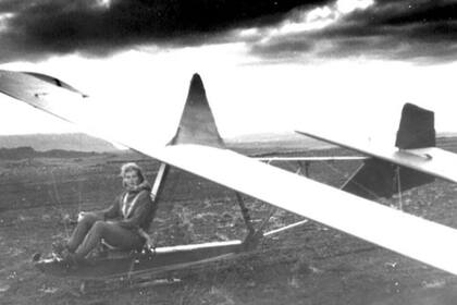 La abuela de Magnason, Hulda, fue la primera mujer en Islandia en obtener una licencia para planeadores