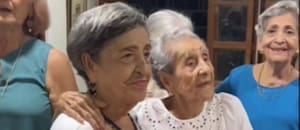 Tiene 104 años y la rompió en la pista de baile del cumpleaños número 82 de su hija