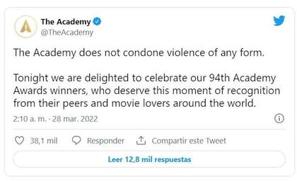 "La Academia condena todo tipo de violencia" escribió la institución en su cuenta de Twitter luego del hecho
