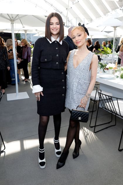 La Academia de Artes y Ciencias Cinematográficas de Hollywood organizó junto a Chanel el almuerzo anual de mujeres que congrega a destacadas actrices y cineastas. Selena Gomez y Ariana Grande (vestidas para la ocasión por la firma sa) fueron algunas de las protagonistas de este evento, que se celebró en el Museo de la Academia en Los Ángeles