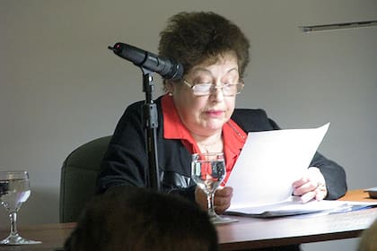 La académica Hilda Albano fue incorporada públicamente a la AAL