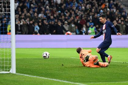 La acción del segundo gol de Paris Saint-Germain, desde atrás del arco; Messi define sin problemas para enmudecer al Velodrome de Marsella