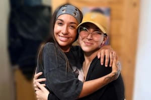 María Becerra se contactó con una fan, le pagó el tratamiento oncológico y la visitó de sorpresa