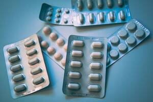 La aceleración de la investigación para medicamentos contra el cáncer se hace cada día más necesaria a medida que los casos suben. Archivo.